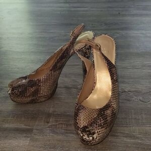 Stuart Weitzman snakeskin heels Sz 9.5